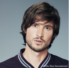 Portrait homme portant la perruque Alexis *, en cheveux de synthèse, Elite Hair International