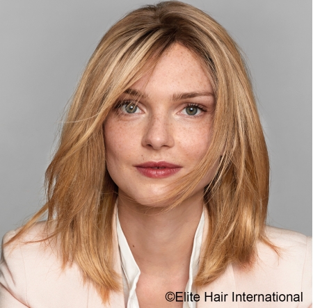 Portait femme portant la perruque naturelle Exception d'Elite Hair International