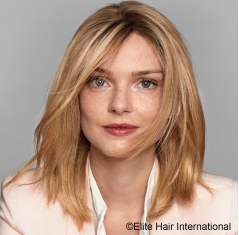 Portait femme portant la perruque naturelle Exception d'Elite Hair International