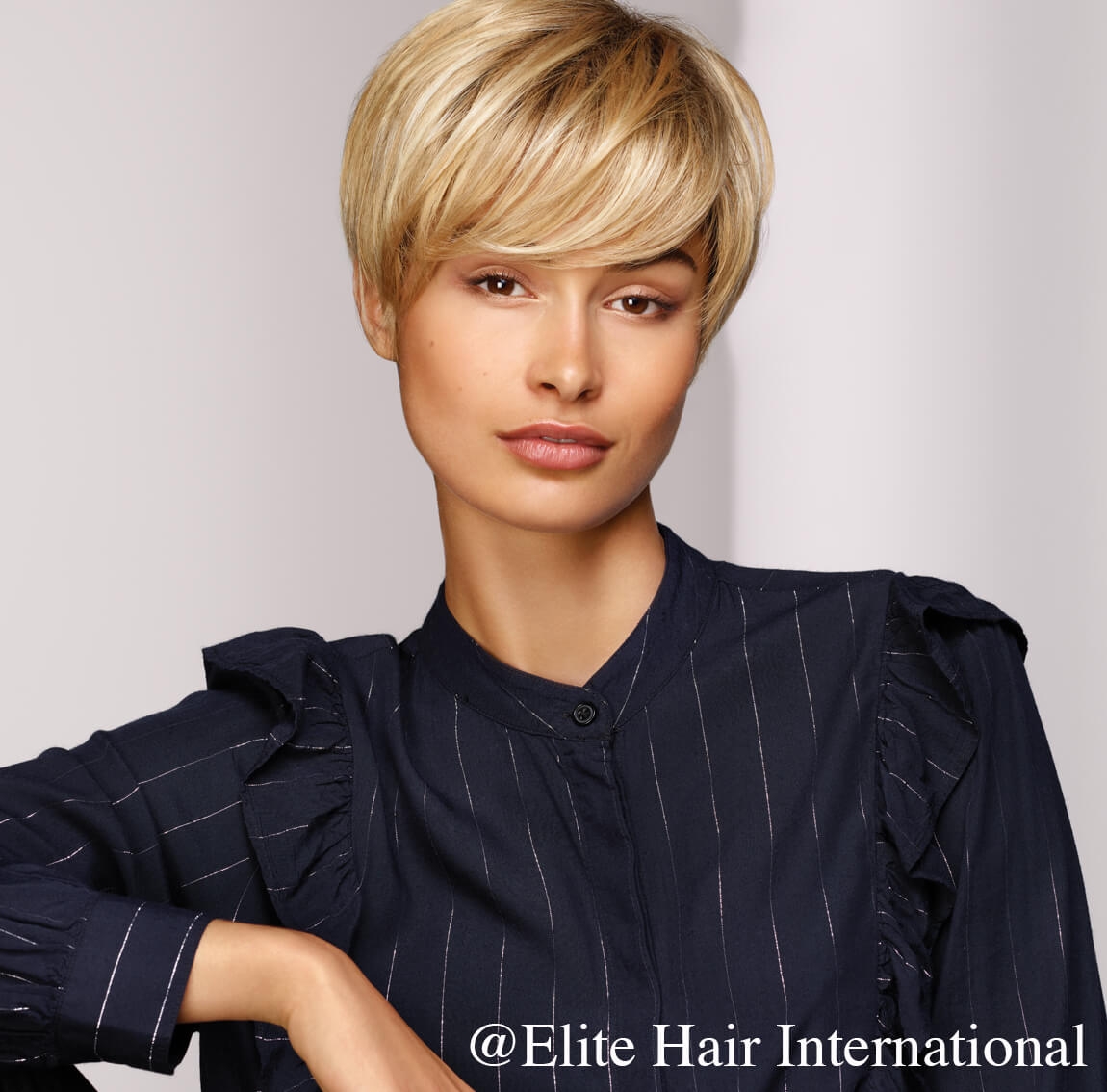 Perruque Ambition, perruque en cheveux courts avec une frange, cheveux de synthèse, Elite Hair International