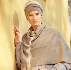 poncho, confort, hiver, cancer, st morritz chamois, house of christine headwear, elite hair international