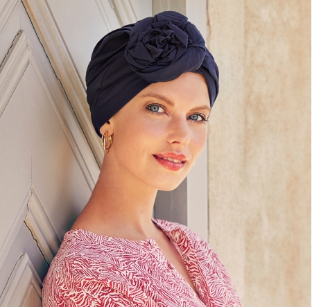 bonnet zuri, bonnet chimio, bonnet cancer, fleur intégrée, navy