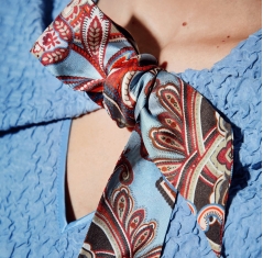 Twilly en soie de la collection Boho, un accessoire raffiné et polyvalent pour sublimer votre style, infini chic