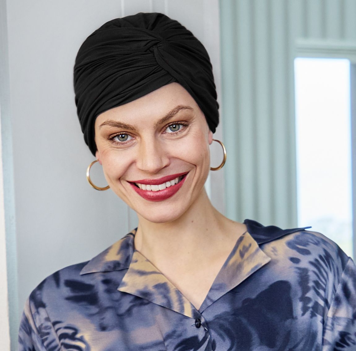 bonnet joyo bambou, bonnet plissé, bonnet avec une torsade sur le dessus, bonnet chimio, ébène