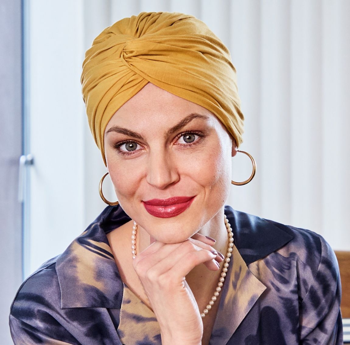 bonnet joyo bambou, bonnet plissé, bonnet avec une torsade sur le dessus, bonnet chimio, paille