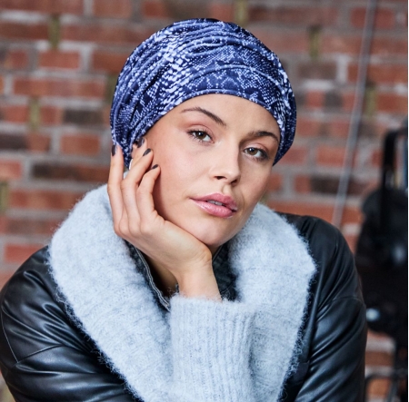 Bonnet Viva ultra-doux, spécialement conçu pour offrir confort et élégance aux femmes en traitement, naja