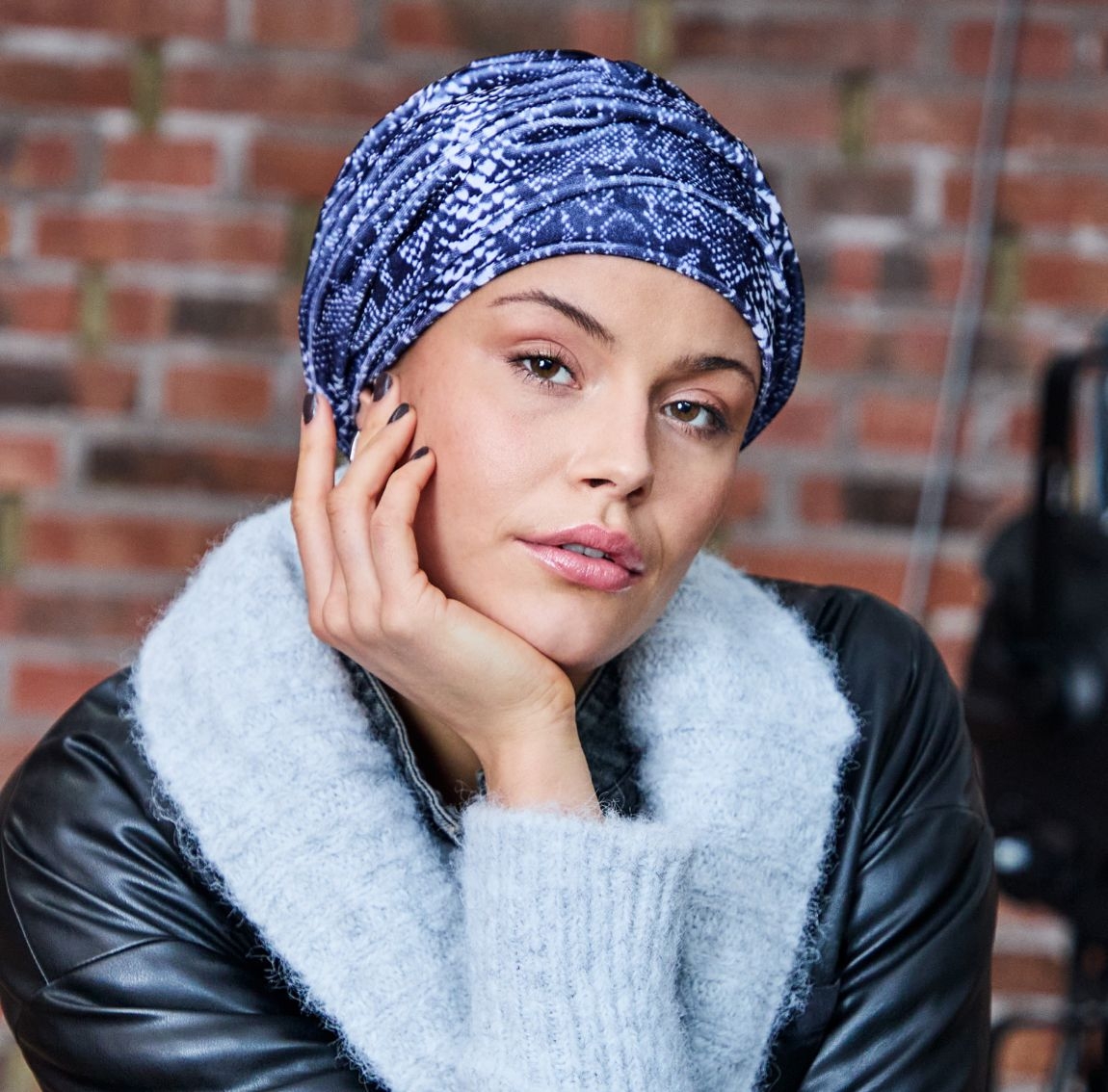 Bonnet Viva ultra-doux, spécialement conçu pour offrir confort et élégance aux femmes en traitement, naja