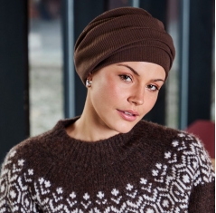 Bonnet Viva ultra-doux, spécialement conçu pour offrir confort et élégance aux femmes en traitement, softy moka