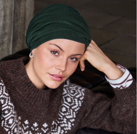 Bonnet Viva ultra-doux, spécialement conçu pour offrir confort et élégance aux femmes en traitement, softy sapin