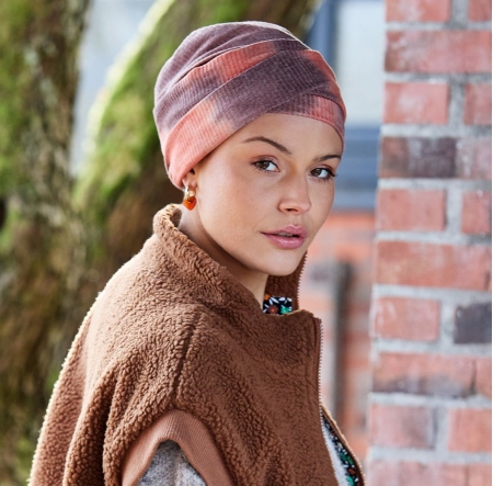 Bonnet Viva ultra-doux, spécialement conçu pour offrir confort et élégance aux femmes en traitement, sunrise