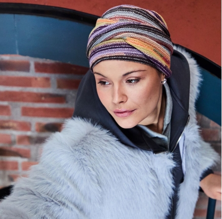 Bonnet Viva ultra-doux, spécialement conçu pour offrir confort et élégance aux femmes en traitement, fizz