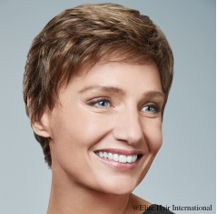 Portrait femme avec la perruque Elégance R **, perruque cheveux courts en cheveux synthétiques, Elite Hair International